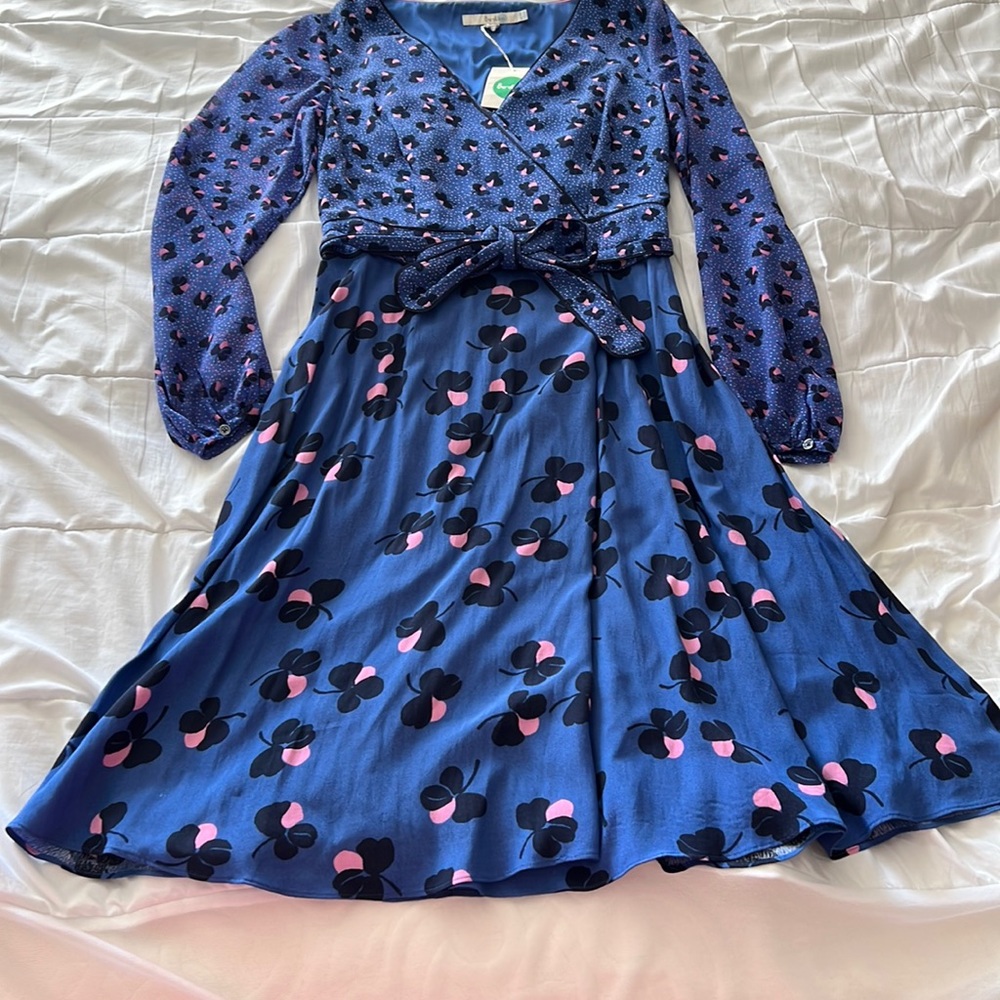 Gorgeous Boden fit and flare dress with side zip and faux wrap bodice/skirt.